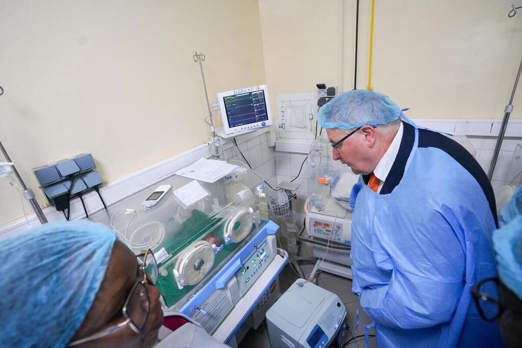 UNFPA Deputy Executive Director Andrew Saberton in a medical uniform observes an incubator in a maternity ward in Chad.