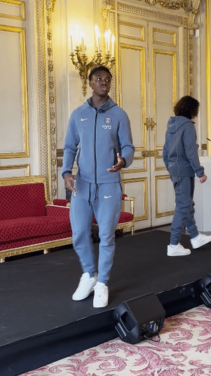 Des jeunes joueurs du PSG participent au concours d'éloquence, le 7 mai au Conseil constitutionnel. (Hortense Leblanc)
