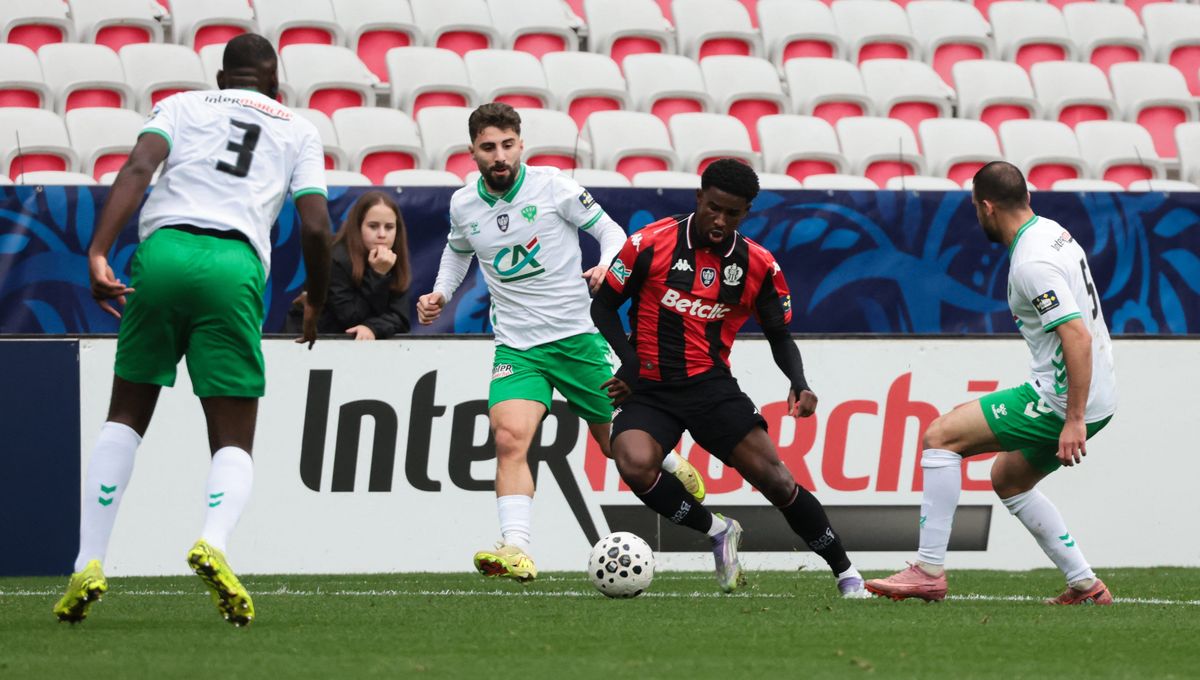 OGC Nice striker Mohamed-Ali Cho in action against AS Saint-Étienne