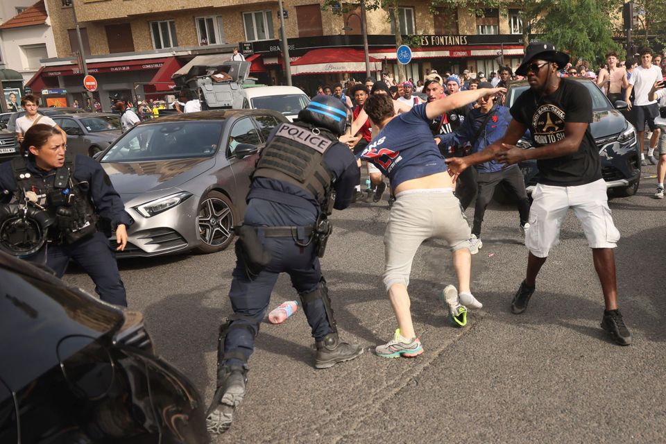 clashes near the parc des princes