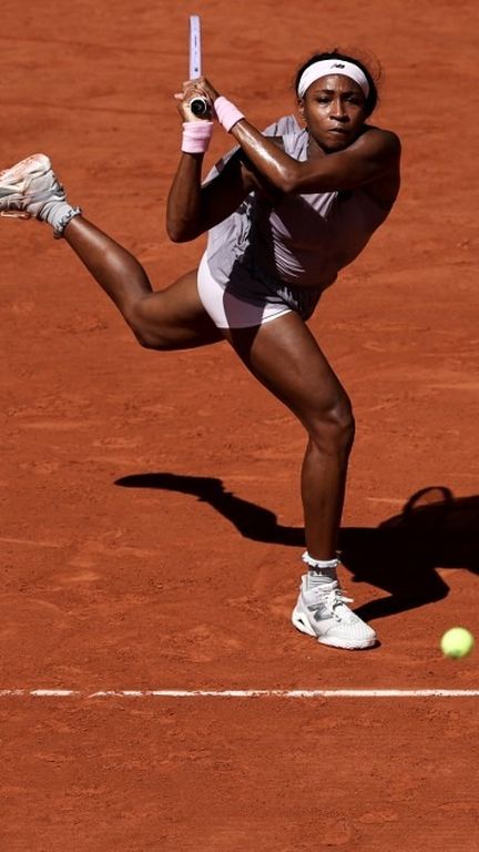 Coco Gauff face à Taylor Townsend au 1er tour de Roland-Garros, le 26 mai 2026. (AFP)