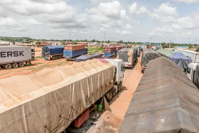 Long queue of trucks stranded at the closed Benin-Niger border