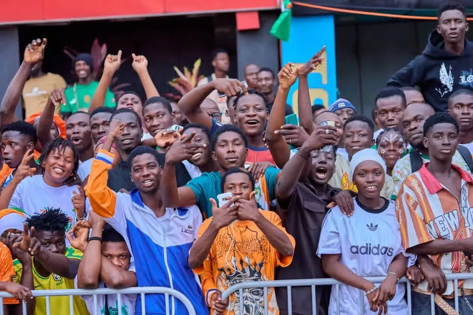 Spectators applauding Guinean military parade